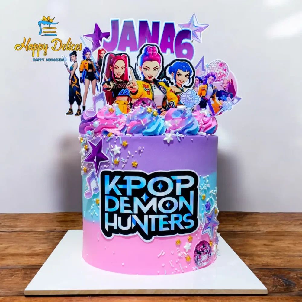 Kpop Demon Hunters birthday cake with pastel pink purple blue gradient, K-pop characters and custom Janac6 topper by Happy Delices