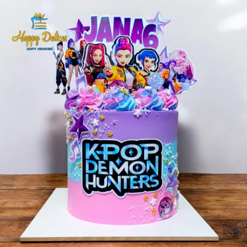 Kpop Demon Hunters birthday cake with pastel pink purple blue gradient, K-pop characters and custom Janac6 topper by Happy Delices